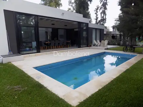 Casa en Venta con 2 cocheras