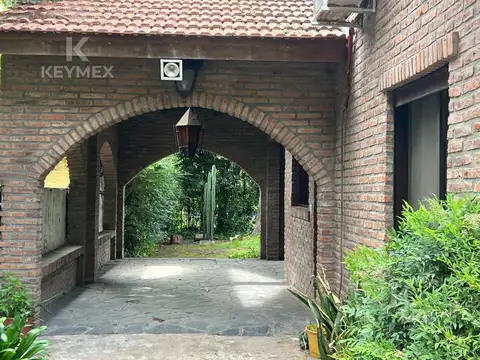 Casa en Venta con 2 cocheras