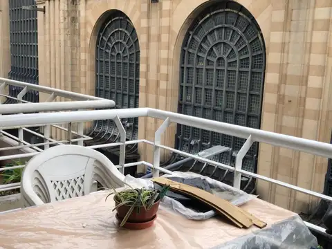 UN AMBIENTE CON BALCON AL FRENTE IMPECABLE CON AMENITIES