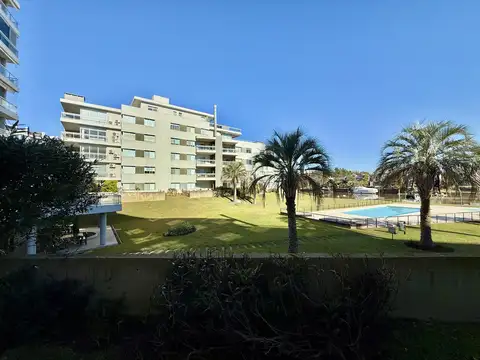 Nuevo valor  Impecable departamento PB con jardín en Islas del canal,  Ribera, Nordelta.