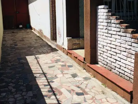 CASA AMERICANA DE 3 AMBIENTES A RECICLAR EN VENTA - VILLA LUZURIAGA