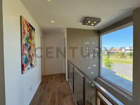 VENTA CASA DE 5 AMBIENTES AL LAGO  BARRIO CEIBOS PUERTOS DEL LAGO