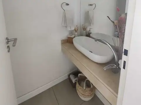 Departamento 4 ambientes con 3 baños