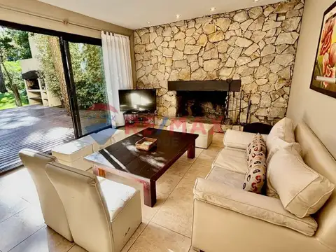 Casa en Venta en Mar De Las Pampas, USD 229.000