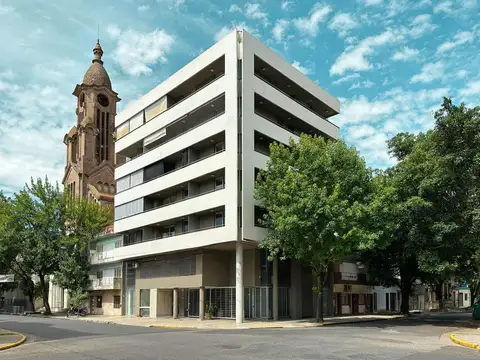 Amplio Local en Barrio República de La Sexta