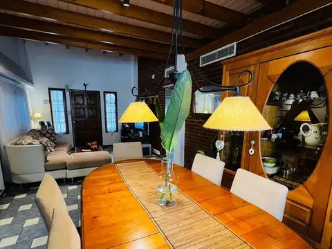 Casa 5 ambientes con 3 baños