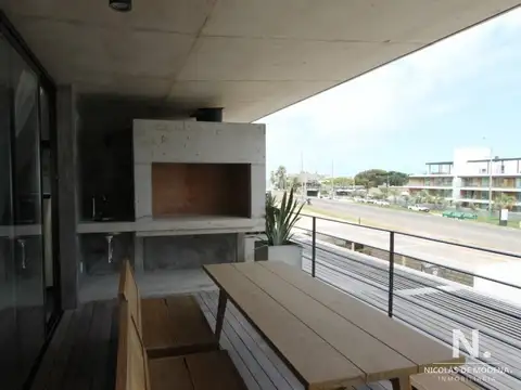 Apartamento en venta en Manantiales de 3 dormitorios con vista al mar.