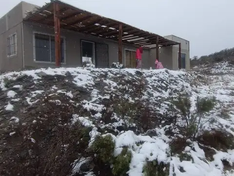 VENTA DE CASA SOBRE MEDIA HECTAREA