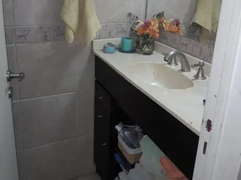 4 AMB. CENTRICO, LUMINOSO AL FRENTE.