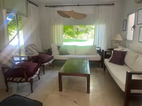 Casa en Alquiler Temporal con 3 cocheras