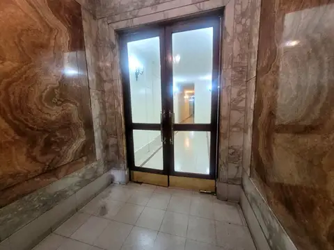 Departamento en  Venta  al frente 3 ambientes con dependencia con balcón aterrazado