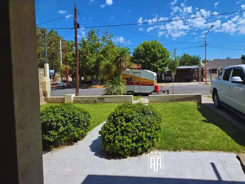 Casa 5 ambientes con 2 baños