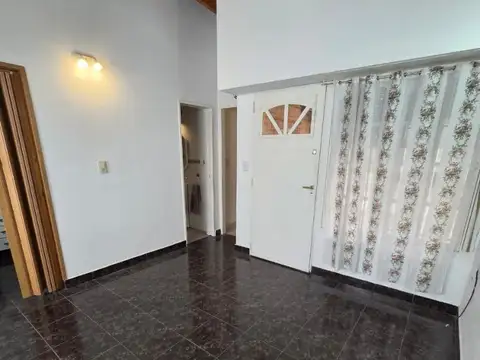 Casa 2 Ambientes Con Cochera en Carapachay Sin Expensas