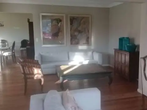 Casa 7 ambientes con 4 baños