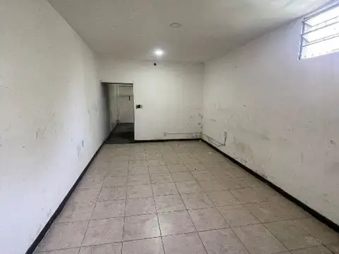 Avenida Rivadavia 700