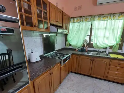 Casa 4 ambientes con 3 baños