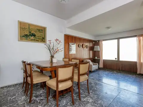 CASA A LA VENTA DE DOS DORMITORIOS CON PATIO EN ALBERDI APTA CREDITO