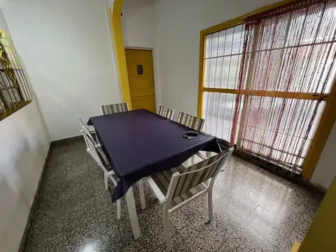 Gran PH 4 Ambientes al frente  todo en PB, con Garaje, Patio, Quincho  y Parrilla