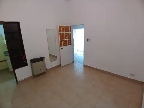 Depto Tipo Casa en Alquiler en Caseros, $ 550.000