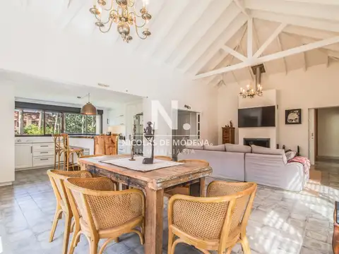 Casa 5 ambientes con 2 baños