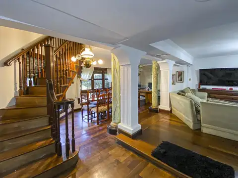 Casa 7 ambientes con 3 baños