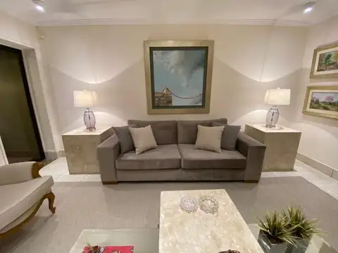 Casa en Venta con 5 cocheras