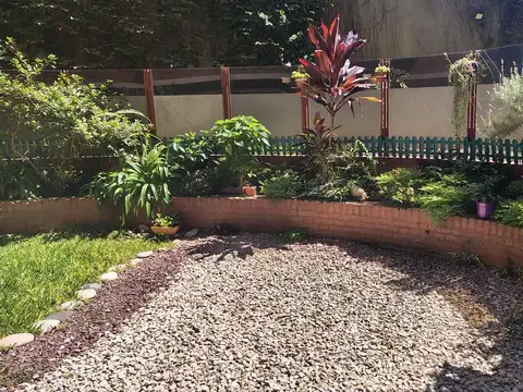 Arévalo 1600, Piso pb