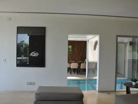 Casa 5 ambientes con 4 baños