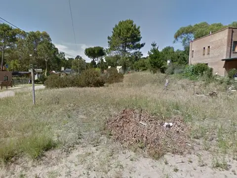Lote en esquina - Valeria Del Mar - Pinamar - Zona residencial