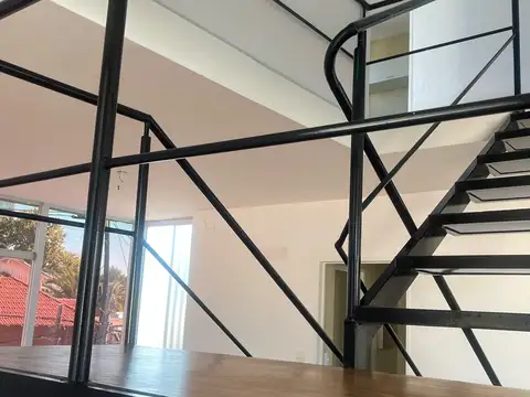 Oficina en Alquiler en Olivos Vias/Rio, USD 2.490