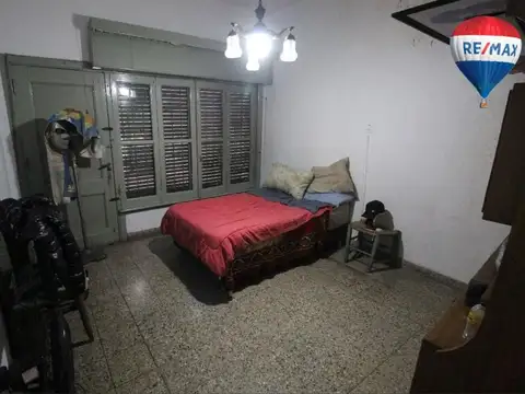 CASA A RECICLAR CON GRAN LOTE EN SAN JUSTO