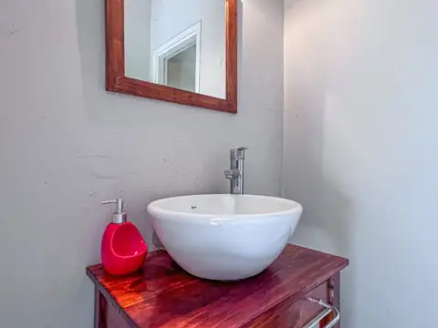 Venta casa 5 ambientes con pileta Colina Alegre