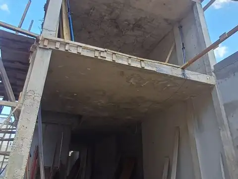 VENTA LOCAL COMERCIAL - A ESTRENAR - ZONA CENTRO