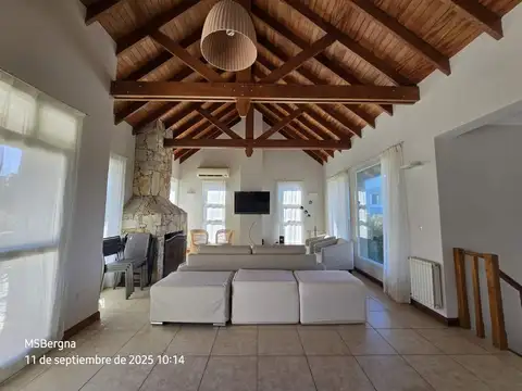 Casa en Alquiler Temporal con 2 cocheras