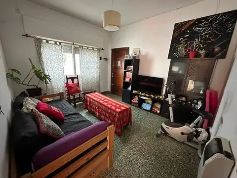 Casa 5 ambientes con 2 baños