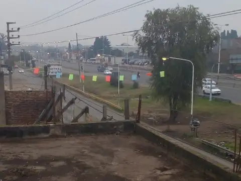 Galpon comercial en González Catan.