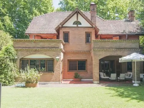 Casa jardin  y pileta y terreno -  Lomas Schoenstatt