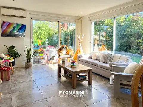 LOS ACANTILADOS-CASA 2 AMBIENTES CON PARQUE Y QUINCHO