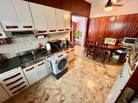 Casa 5 ambientes con 3 baños