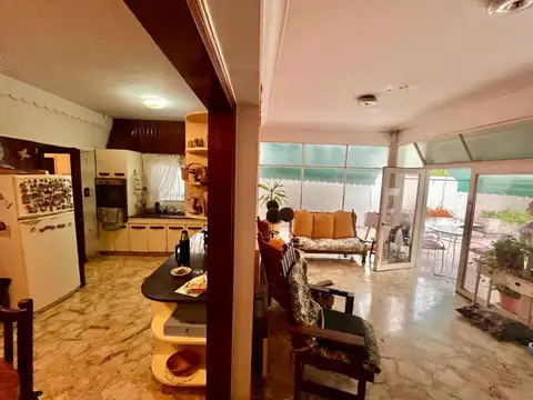 Casa en Venta con 3 cocheras