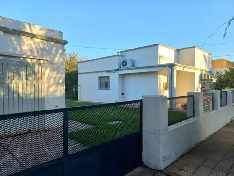 Casa 6 ambientes con 2 baños