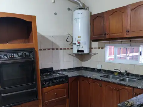 Casa en Alquiler en Castelar, $ 850.000