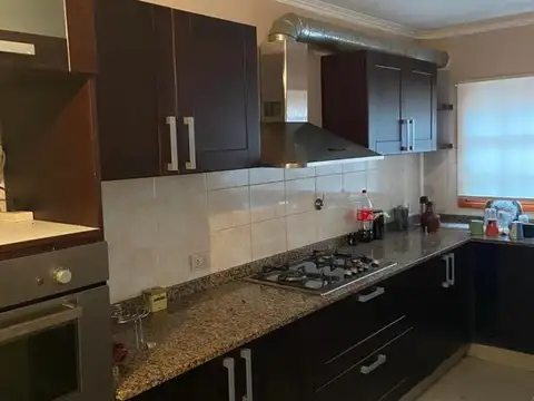 CHALET DE 5 AMBIENTES DESARROLLADO EN TRES NIVELES