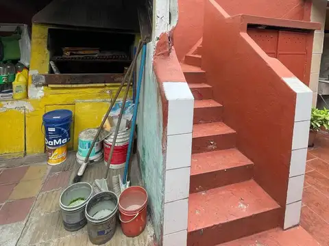 Casa en  venta de 3 ambientes con cochera, patio, terraza y parrilla - Wilde