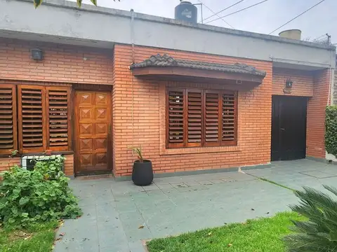 VENTA 2 CASAS DE 3 AMB C/U MORENO - PERMUTA