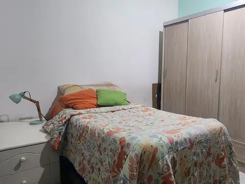 Casa 6 ambientes con 2 baños