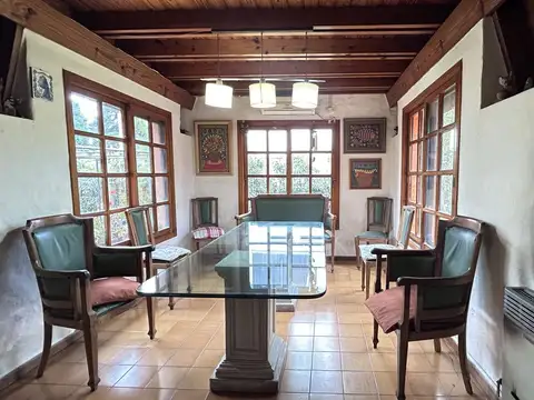 Casa alpina en venta, con 3 dormitorios y gran lote de esquina