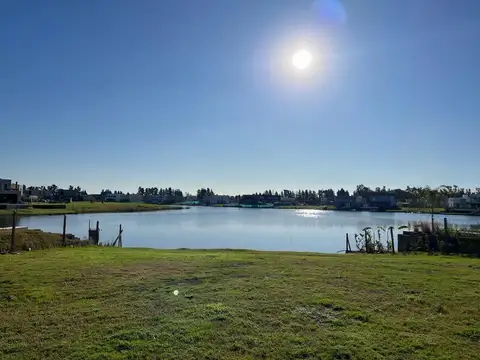 Venta Lote al Agua en Barrio Santa Ana Villanueva