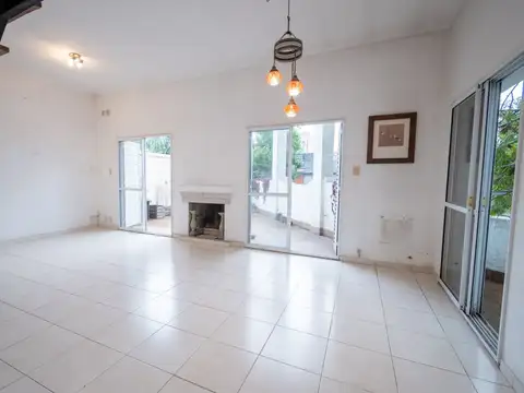 Depto Tipo Casa en Venta con 1 cocheras