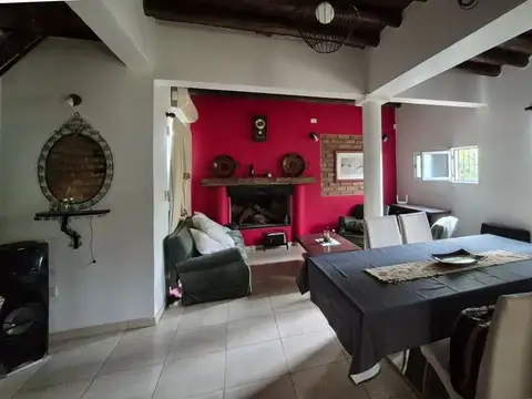 Casa en Venta con 3 cocheras